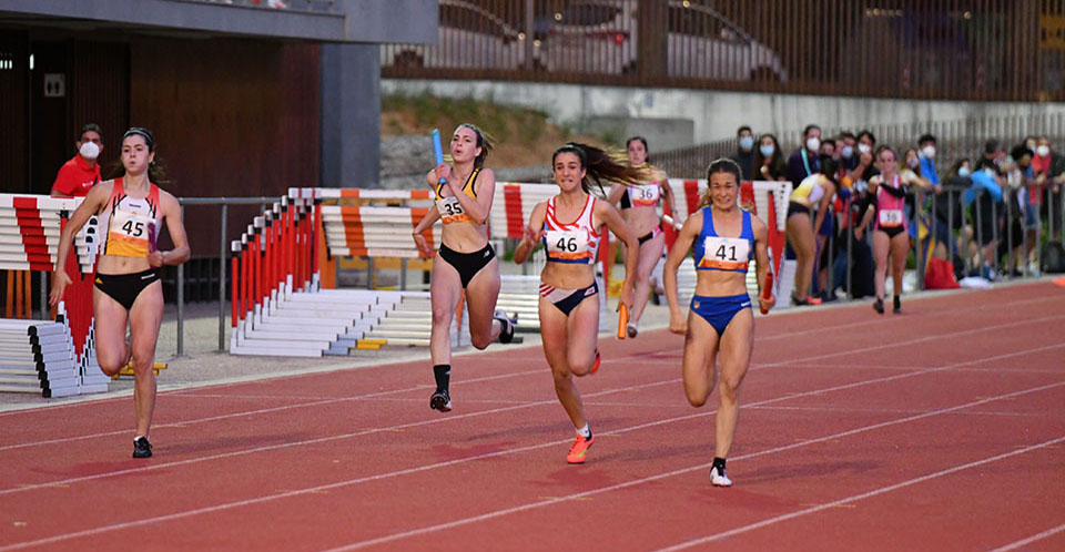 4x100 femení